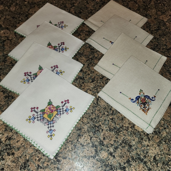 Vintage Embroidered Linen Napkins, Set of 2 - Picture 1 of 6